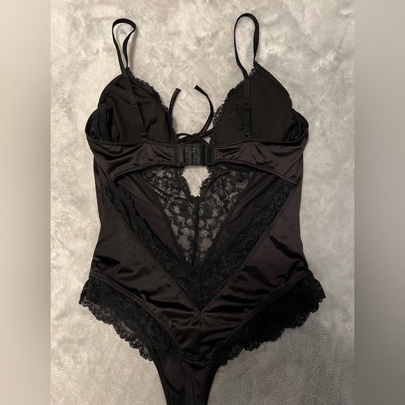 Garage Lace Bodysuit - Picture 3 of 3